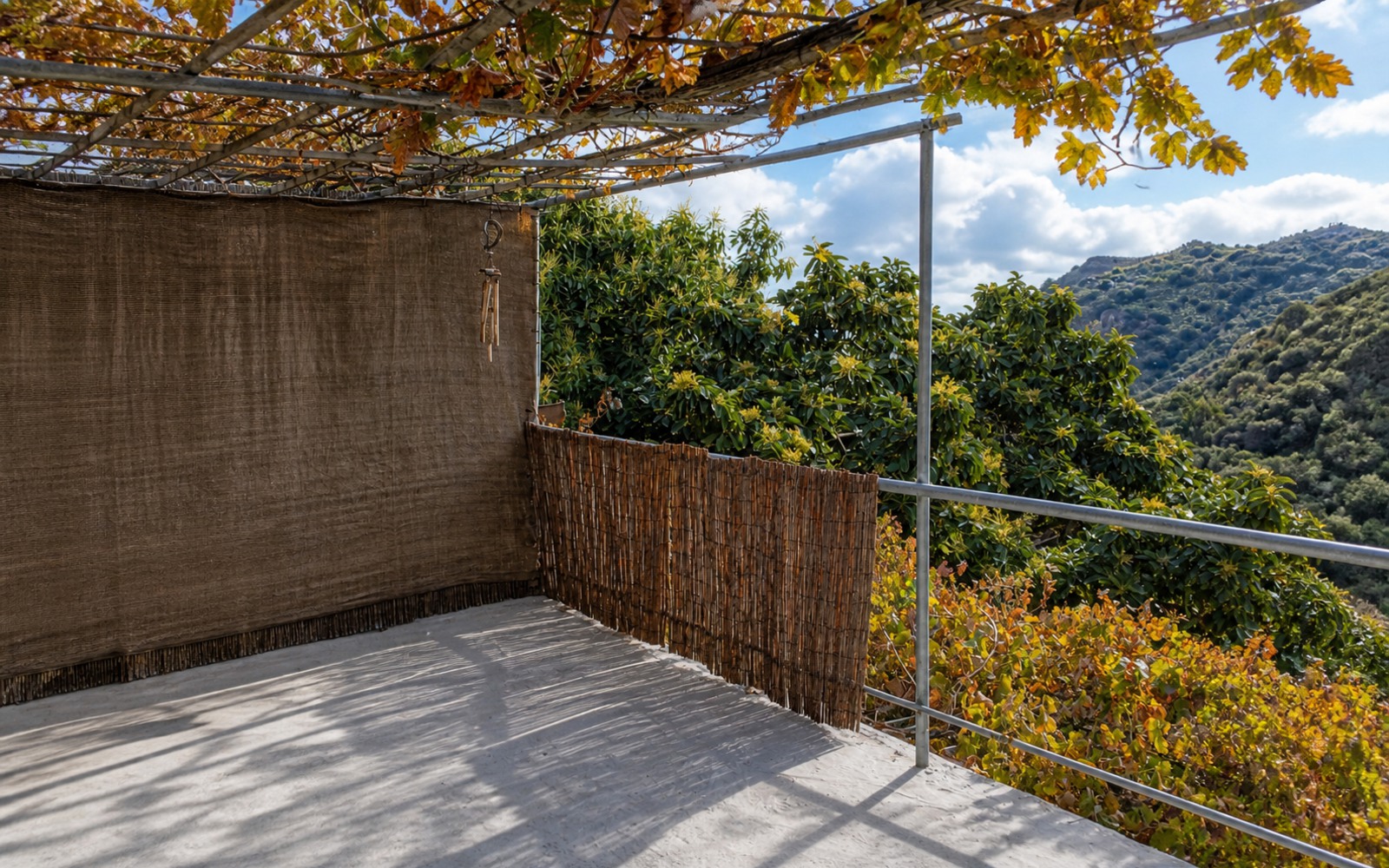 Terraza secundaria con vistas — La Gavia, Valle Casares