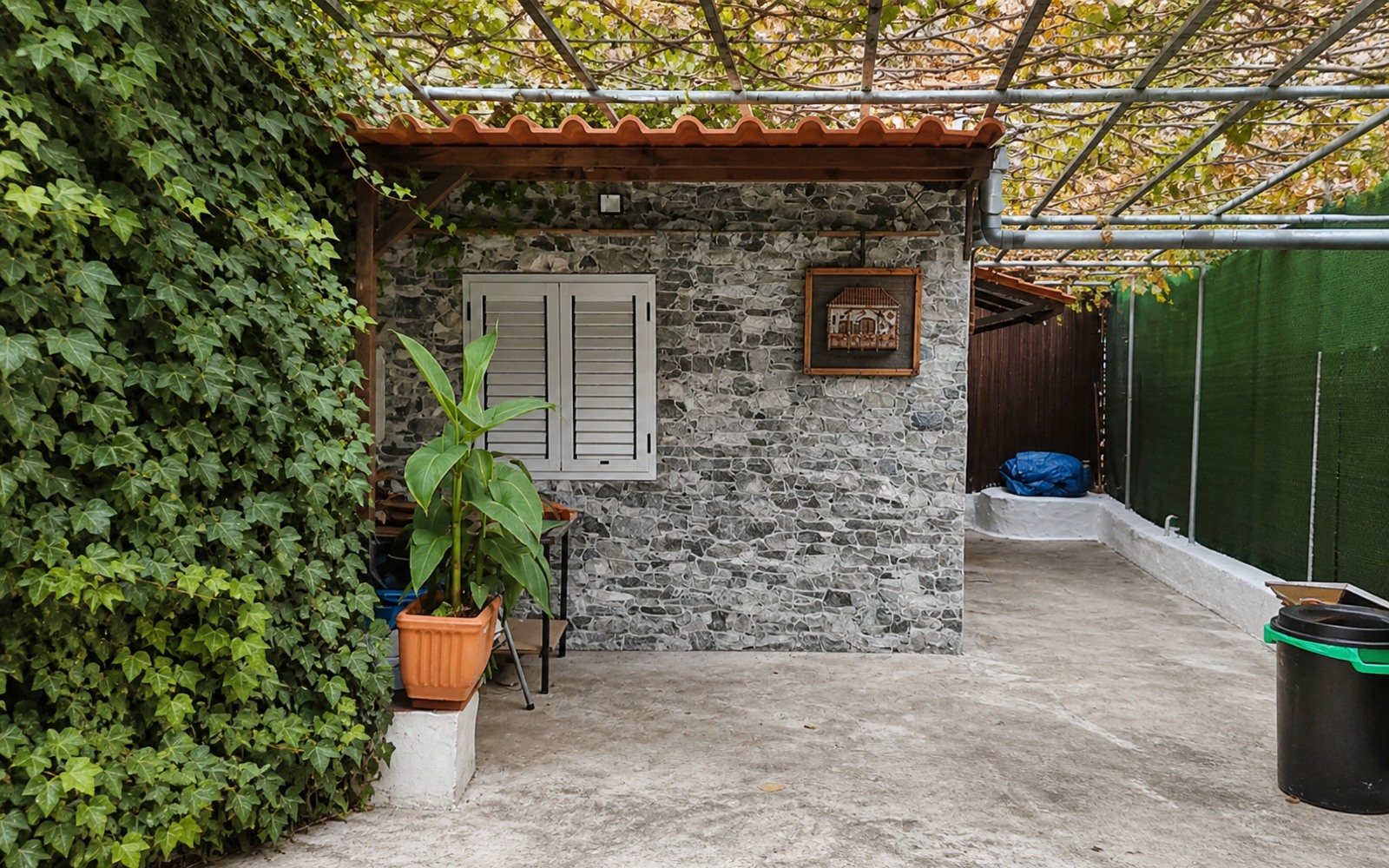 Fachada de piedra — La Gavia, Valle Casares